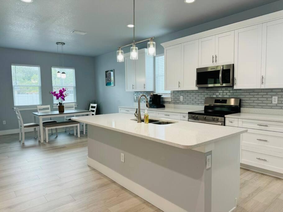 Вилла Brand New Tampa Oasis With Private Jacuzzi Retreat Лутц Экстерьер фото