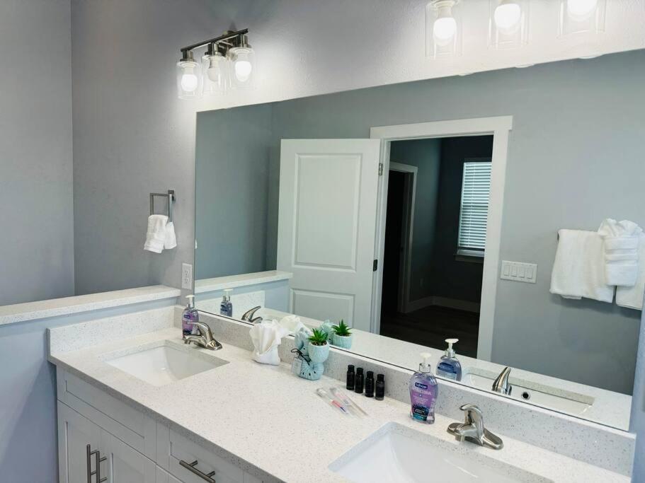 Вилла Brand New Tampa Oasis With Private Jacuzzi Retreat Лутц Экстерьер фото
